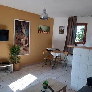Jolie Petite Maison Idéalement Située Arlés